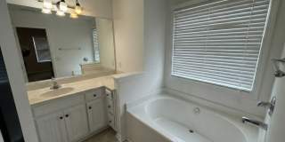 4 Bedroom Downtown Beauty! Gallery 15