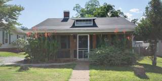 Downtown Athens Living. Fenced back yard. Gallery 1