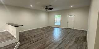 AVAILABLE: Updated 4 BR / 2 BA in Prime South Austin Location Gallery 8