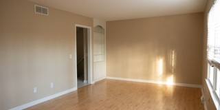 Large 3 Bedroom 2.5 Bath Townhome in Prime Location-Francisco Place Community! Gallery 4