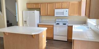 Fantastic Townhome close to Nike Gallery 8