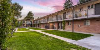 Acoma Square Gallery 33