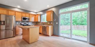 5BR/3BA End Unit with Greenbelt View in Lynnwood Gallery 15