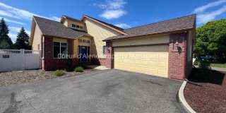 2 bed, 2 bath townhouse near Avondale Golf Course! Gallery 1
