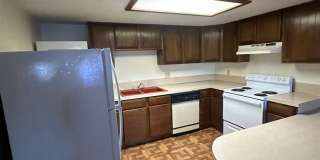 Spacious Upstairs 1 Bed Apartment! Gallery 10