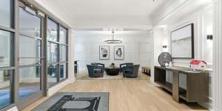 250 Daniel Burnham Square Gallery 30