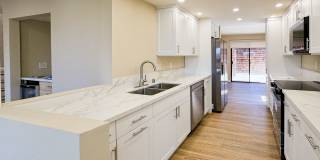 Luxurious Coastal Living: Fully Remodeled 3-Bed, 3.5-Bath with Ocean Views in Sea Point Gallery 11