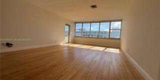 5600 Collins Avenue Gallery 3
