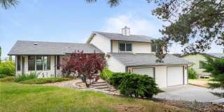 Spacious 4-Level Home with Panoramic Views for Lease – Hills West, South Richland – $2,800/mo Gallery 1