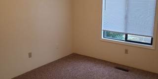 Comfortable 3 bed, 2 bath home in Medford Comfortable 3 bed, 2 bath home in Medford Gallery 9