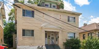 Recently Renovated, Pet Friendly, 3 Bedroom Apartment Close to Downtown Recently Renovated, Pet Friendly, 3 Bedroom Apartment Close to Downtown Gallery 1