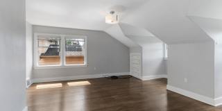 Historic Laurelhurst Home ~ Quiet Neighborhood~ Stunning Water View! 4 Mins to U Village/UW Historic Laurelhurst Home ~ Quiet Neighborhood~ Stunning Water View! 4 Mins to U Village/UW Gallery 21