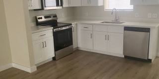 Newly Remodeled 2 bed 2 bath Town-homes in Central Phoenix!! Gated and Pool *** Move-in Special! 50% OFF First and Second months rent! Low Deposit only $995.00. Gallery 3