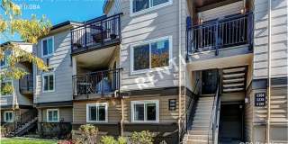 Quiet 2 Bedroom Condo in Redmond Available Now! Gallery 1