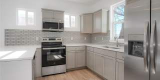 Spacious 2 Bed 2.5 Bath in the heart of Baker! Gallery 6