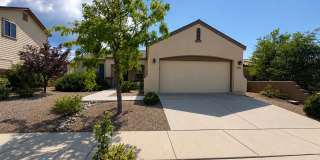 Beautiful 3-Bedroom Home + Den in Desirable Stoneridge! Gallery 1