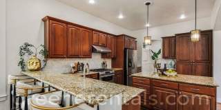 Luxurious 4BD 3.5BA Home in Campus Highlands Luxurious 4BD 3.5BA Home in Campus Highlands Gallery 10