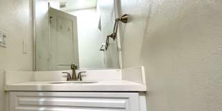 Beautiful 4 Bedroom Condominium with Attached Garage Located in Gated Community of Eastvale Beautiful 4 Bedroom Condominium with Attached Garage Located in Gated Community of Eastvale Gallery 11