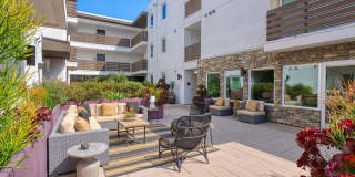 The Metropolitan at Larchmont Village Gallery 33
