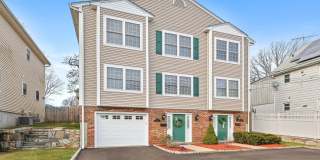 103 Dean Street unit: Right Side Gallery 1