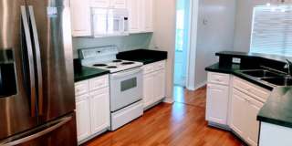 3 Bedroom ADORABLE HOME With Fenced Yard, Nicely Laid Out! Gallery 13