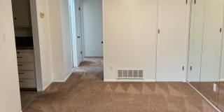 UPSTAIRS 2 BED UNIT IN ROSEVILLE!! Gallery 3