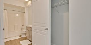 Excellent 2 Bed 2 Bath Condo - Completely Remodeled! Gallery 39