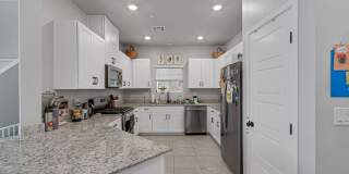 GORGEOUS TOWNHOME BUILT IN 2020 LOCATED IN A GATED COMMUNITY! Gallery 15