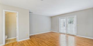 UNCG Area – Chancellors Court Townhomes. Walk to Campus and just minutes to Downtown! Gallery 18