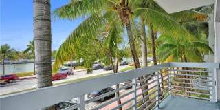 4332 Collins Ave Gallery 12