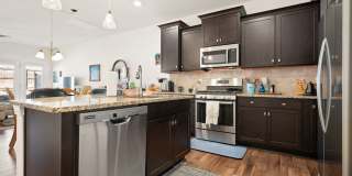 3be / 2.5ba Easy Access to Duke Townhouse Gallery 7