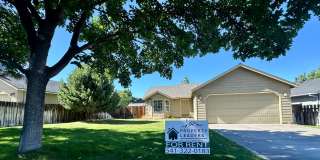 3 Bed 2 Bath Home: Fully Fenced Yard & Convenient Location Gallery 1