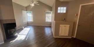 Charming 1 Bedroom Condo with Detached 1 Car Garage! Gallery 10