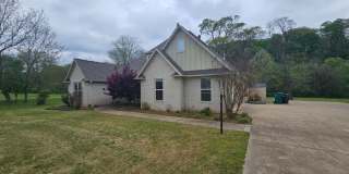 Beautiful Large Home in Johnson Gallery 1