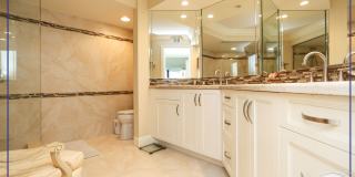 **PARK SHORE BEAUTY WALK TO VENETIAN VILLAGE ** ESPLANADE** NICE AMENITIES ** 2 BEDROOM CONDO ON THE BEACH ** Gallery 26