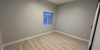 327 North Clarendon Avenue Gallery 11