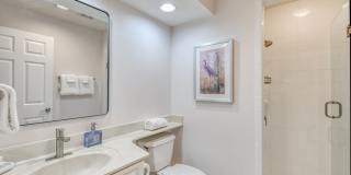 Luxury 4-bedroom - 4 bath with garage Gallery 26