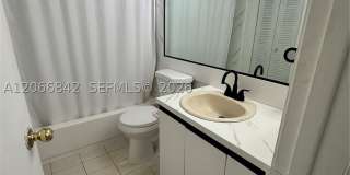 17515 NW 67th Ct Gallery 9