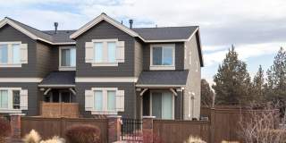 Beautiful unit in NE Bend! Great location! Gallery 1