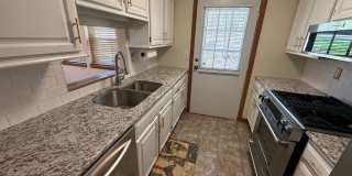 Charming 2BD/1BA Townhome in Burlington’s New North End Gallery 13