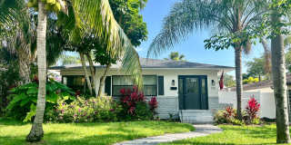 FULLY FURNISHED 2/2 OLD NE BUNGALOW Gallery 1