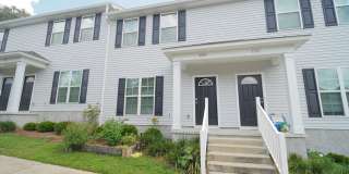 3 Bed / 3 Bath Townhome near Campus with Amenities! Gallery 1