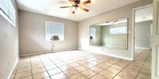 Unfurnished/Annual rental with 1br/1ba 1 carport available now in Clearwater! Gallery 8