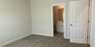 Room in 4 Bedroom Home at Tears Ln Gallery 17