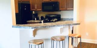 Top floor, fully furnished, with balcony-  Perfect for Professionals- Near shops & restaurants Gallery 3