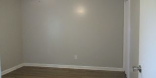 321 Oak Street Gallery 7