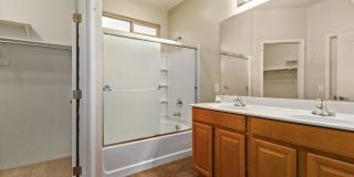Attractive 3 bed, 2 bath home Gallery 18
