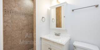 425 S 40th St Gallery 12