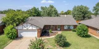 Updated 3 Bedroom/2 Bath Home w/Beautiful Landscaping - Edmond Schools Gallery 1