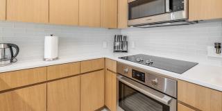 Sky Ala Moana #1701: Spacious Condo w/ Ocean Views Gallery 10